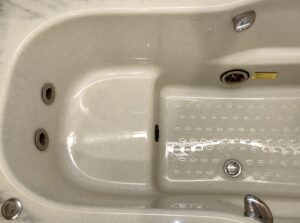 ジェットバスからの白い汚れの洗浄依頼・・・・・鎌倉市