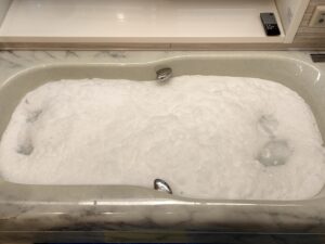 ジェットバスからの白い汚れの洗浄依頼・・・・・鎌倉市