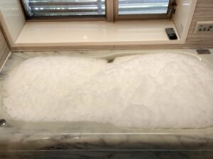 ジェットバスからの白い汚れの洗浄依頼・・・・・鎌倉市