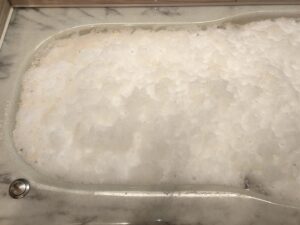 ジェットバスからの白い汚れの洗浄依頼・・・・・鎌倉市