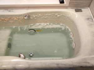 ジェットバスからの白い汚れの洗浄依頼・・・・・鎌倉市