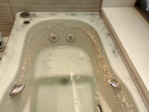 ジェットバスからの白い汚れの洗浄依頼・・・・・鎌倉市