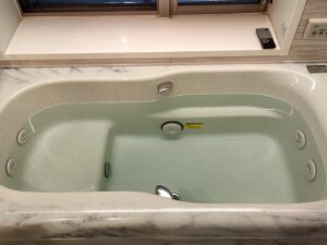 ジェットバスからの白い汚れの洗浄依頼・・・・・鎌倉市