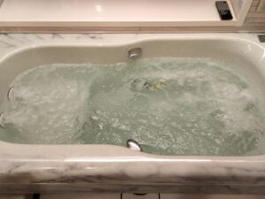 ジェットバスからの白い汚れの洗浄依頼・・・・・鎌倉市