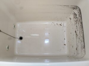 循環口から茶色い汚れが出てくる・・・バランス釜配管洗浄　　　杉並区