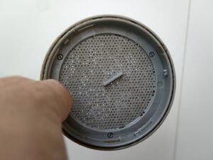 湯張りをするとホコリっぽい汚れ出てくる「追い焚き配管洗浄」・・・・・西東京市