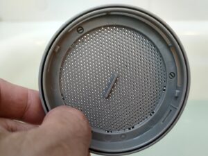 湯張りをするとホコリっぽい汚れ出てくる「追い焚き配管洗浄」・・・・・西東京市