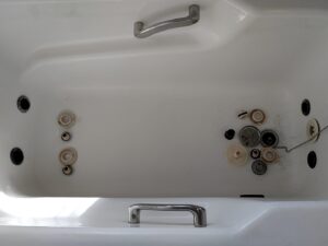 湯張りで汚れが出てくる　「追い焚き配管洗浄 ＋ ジェットバス配管洗浄」・・・・・西東京市
