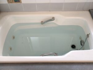 湯張りで汚れが出てくる　「追い焚き配管洗浄 ＋ ジェットバス配管洗浄」・・・・・西東京市