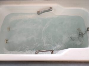 湯張りで汚れが出てくる　「追い焚き配管洗浄 ＋ ジェットバス配管洗浄」・・・・・西東京市