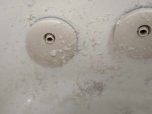 黒いカスのような汚れの改善依頼　ジェットバス配管洗浄 (TOTO㈱ブローバス)・・・・・渋谷区