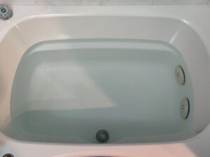 黒いカスのような汚れの改善依頼　ジェットバス配管洗浄 (TOTO㈱ブローバス)・・・・・渋谷区